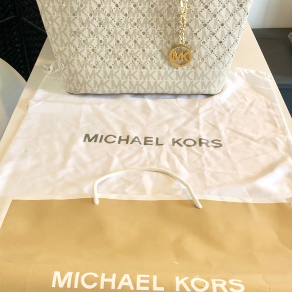 Michael Kors Large Jet Set Tote & Logo Charm - Picture 10 of 11